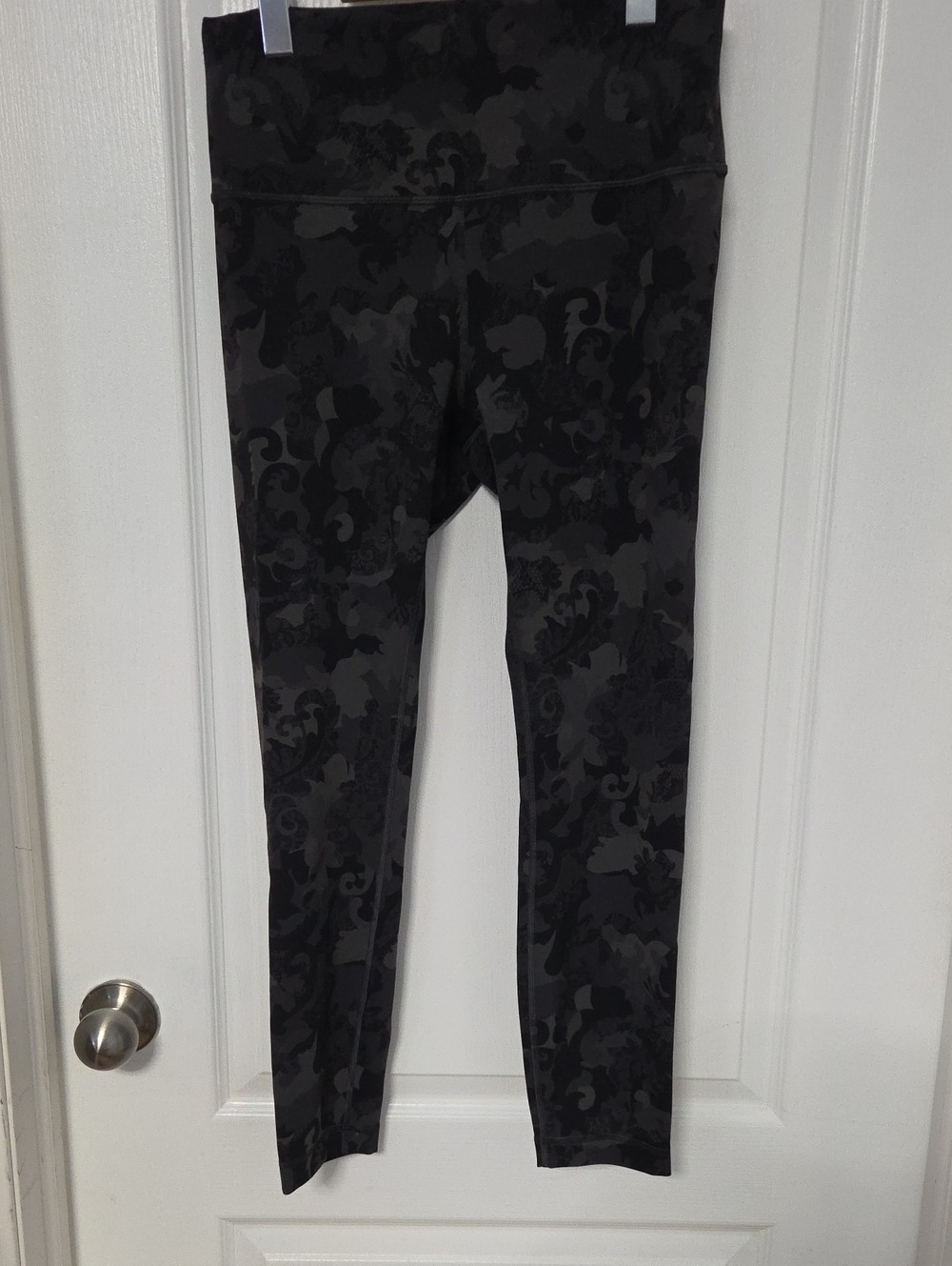 Women's Lululemon Black Patterned High-Waist Leggings
